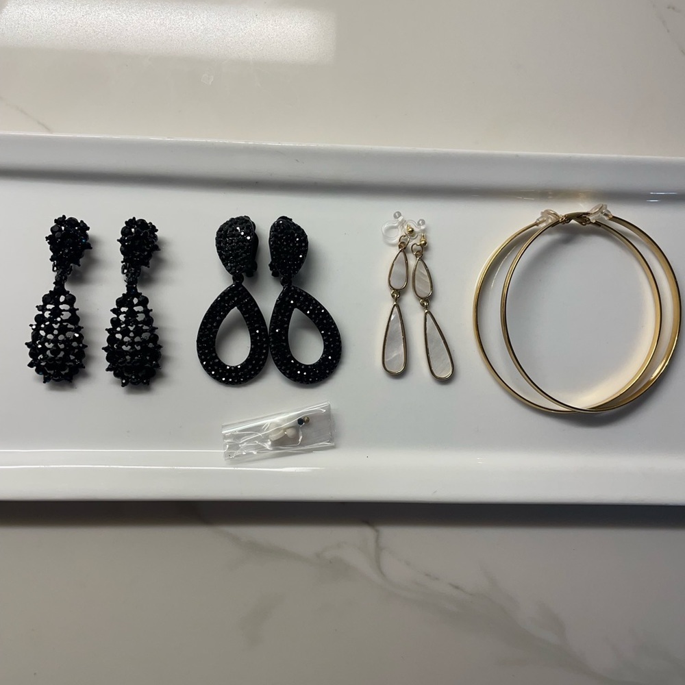 4 pairs of clip on earrings.Sold as a set.